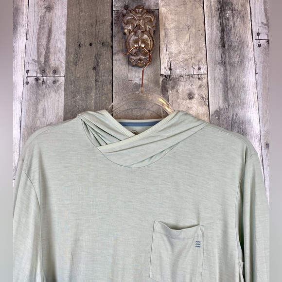 Free Fly Men's Elevate Lightweight Hoodie in Desert Sage Size Medium. - Picture 4 of 16